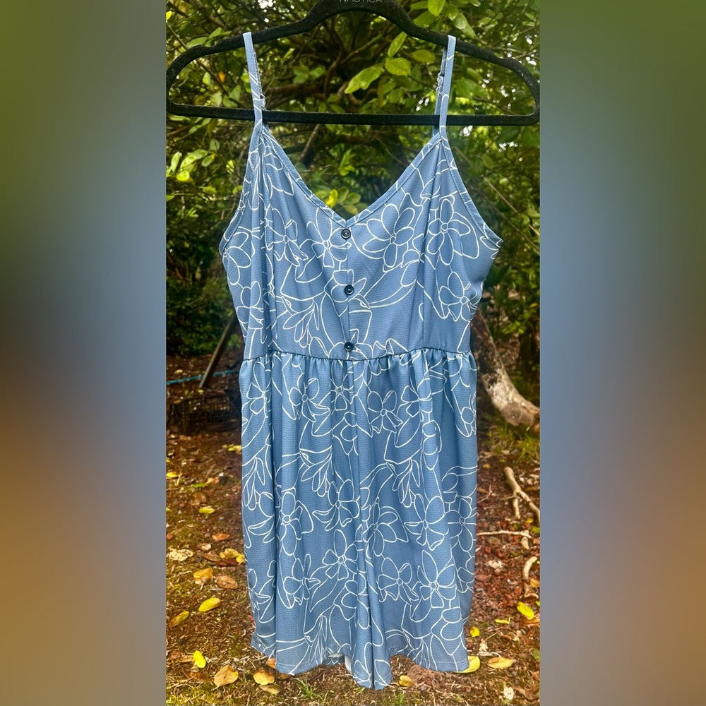 Luz Blue Gardenia Romper, Size Medium, EUC